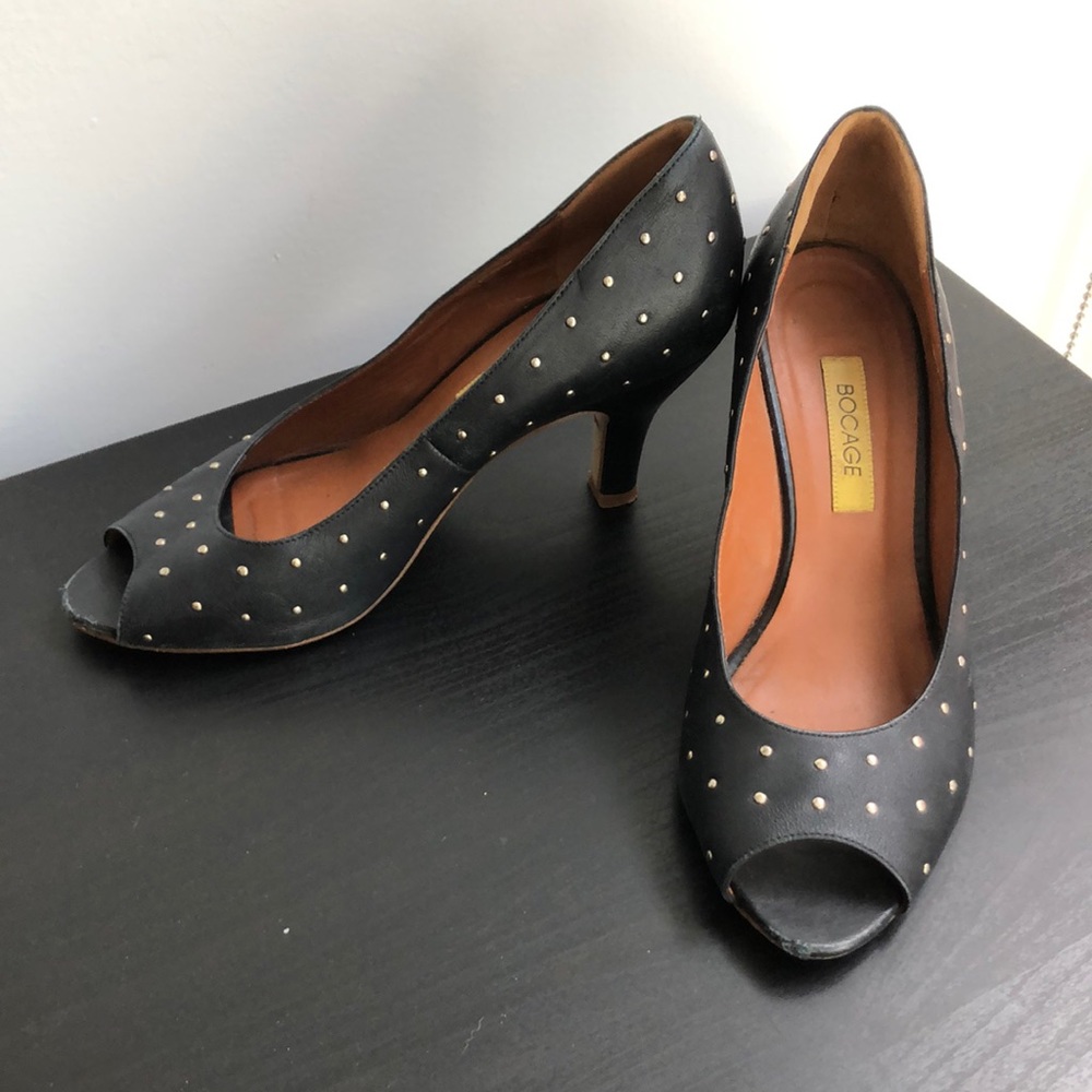 Cute peep-toe mid height heel